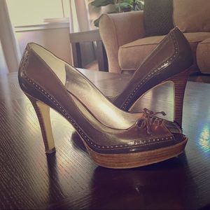 *Brown peep toe heel*